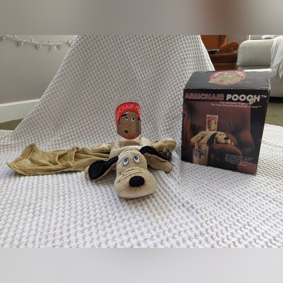 🎩Vintage Armchair Pooch In Original Box with Cup - Picture 1 of 7